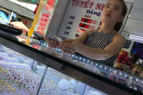 Nên Đổi Tiền Ở Ngân Hàng Hay Tiệm Vàng: So Sánh Ưu Nhược Điểm Và Lưu Ý