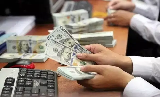 Nên Đổi Tiền Ở Ngân Hàng Hay Tiệm Vàng: So Sánh Ưu Nhược Điểm Và Lưu Ý Nên Đổi Tiền Ở Ngân Hàng Hay Tiệm Vàng: So Sánh Ưu Nhược Điểm Và Lưu Ý