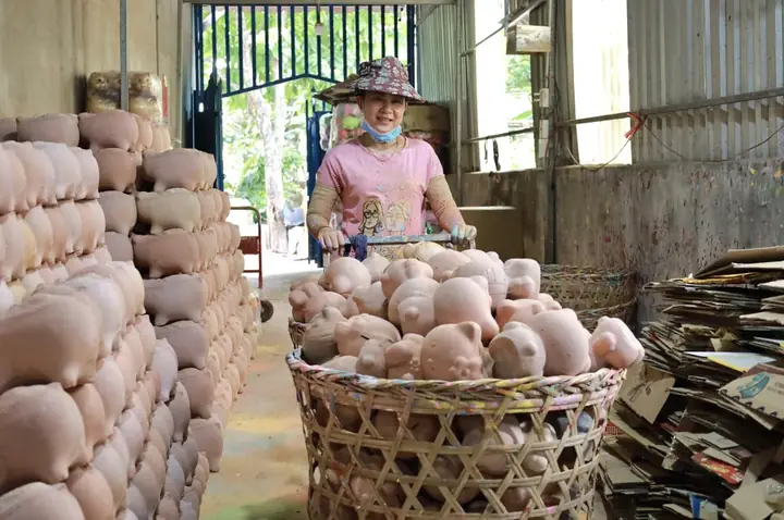 Tìm Hiểu Nghề Làm Heo Đất Ở Bình Dương: Nét Truyền Thống Làng Thủ Công Lái Thiêu