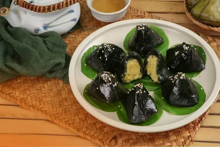 Tìm Hiểu Nguồn Gốc Bánh Ít Lá Gai – Truyền Thuyết Và Vùng Đất Hình Thành Món Đặc Sản Miền Trung