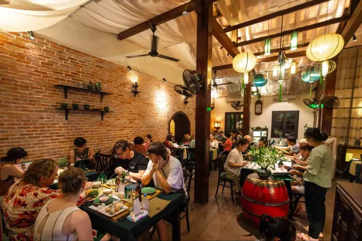 Gợi Ý Những Nhà Hàng Truyền Thống Việt Nam Nổi Bật Tại Hà Nội Và Sài Gòn Cho Thực Khách Yêu Ẩm Thực Quê Hương Gợi Ý Những Nhà Hàng Truyền Thống Việt Nam Nổi Bật Tại Hà Nội Và Sài Gòn Cho Thực Khách Yêu Ẩm Thực Quê Hương