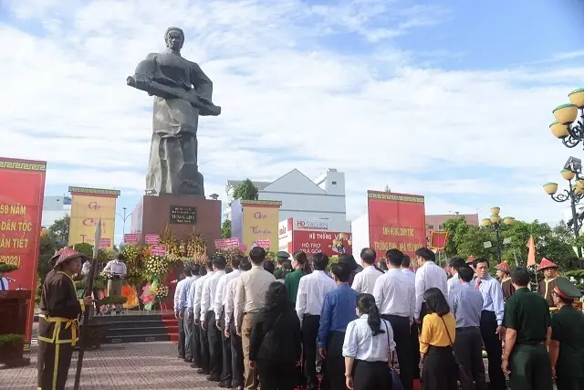 Những Anh Hùng Ở Tiền Giang Là Ai Và Có Những Gương Mặt Lịch Sử Tiêu Biểu Nào?