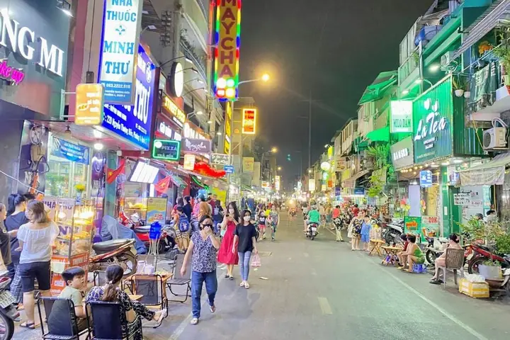 Tổng Hợp Những Con Đường Ăn Vặt Sài Gòn Nức Tiếng Giới Trẻ