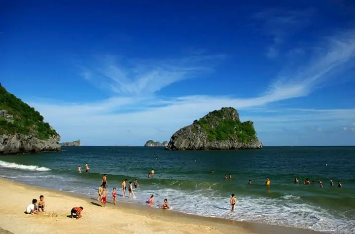 Tổng Hợp Những Địa Điểm Du Lịch Biển Miền Bắc Và Các Bãi Biển Đẹp Cho Du Khách Mùa Hè Tổng Hợp Những Địa Điểm Du Lịch Biển Miền Bắc Và Các Bãi Biển Đẹp Cho Du Khách Mùa Hè
