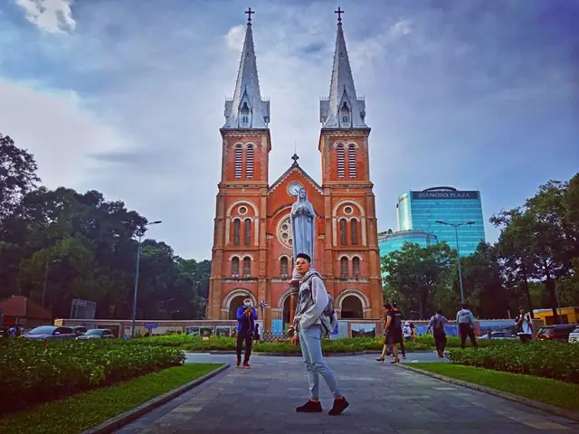 Tổng Hợp Những Nơi Tham Quan Ở Thành Phố Hồ Chí Minh Dành Cho Du Khách: Các Điểm Đến Nổi Bật Tổng Hợp Những Nơi Tham Quan Ở Thành Phố Hồ Chí Minh Dành Cho Du Khách: Các Điểm Đến Nổi Bật
