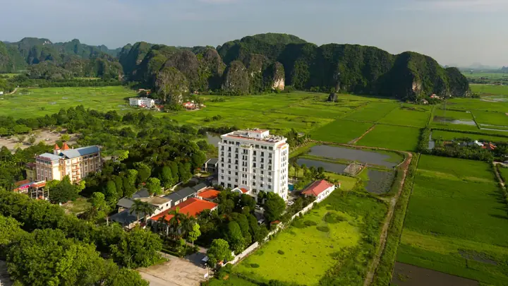 Thông Tin Chi Tiết Về Ninh Bình Hidden Charm Hotel & Resort: Địa Chỉ, Phòng, Giá Và Trải Nghiệm Cho Du Khách Thông Tin Chi Tiết Về Ninh Bình Hidden Charm Hotel & Resort: Địa Chỉ, Phòng, Giá Và Trải Nghiệm Cho Du Khách
