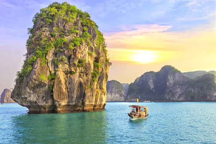 Khám Phá Các Phong Cảnh Đẹp Ở Việt Nam: Top Địa Điểm Thiên Nhiên Nổi Tiếng Cho Du Khách
