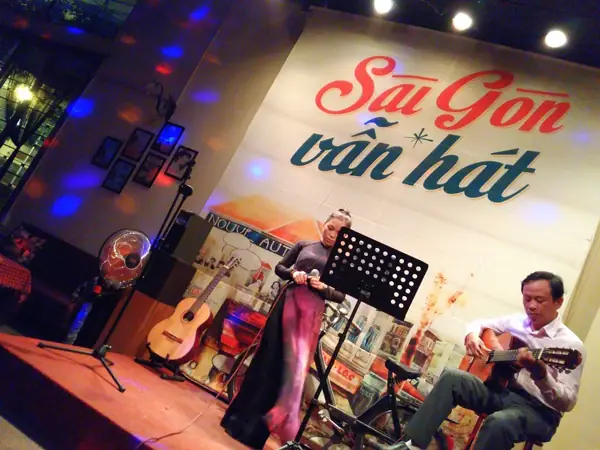 Khám Phá Phòng Trà Sài Gòn Vẫn Hát: Không Gian Nhạc Sống Và Câu Chuyện Nghệ Sĩ