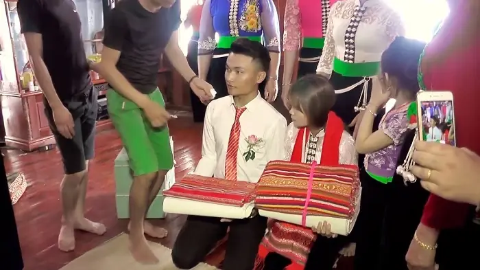 Khám Phá Phong Tục Tập Quán Của Dân Tộc Thái: Truyền Thống, Lễ Hội Và Nghi Lễ Cưới Hỏi