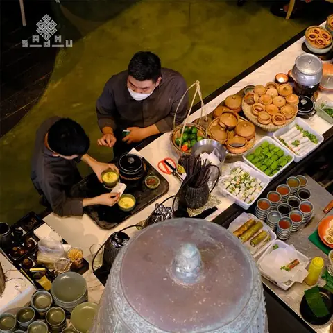 Top 10 Quán Ăn Ngon Trên Phố Lý Thường Kiệt – Địa Chỉ, Món Đề Xuất Và Mức Giá