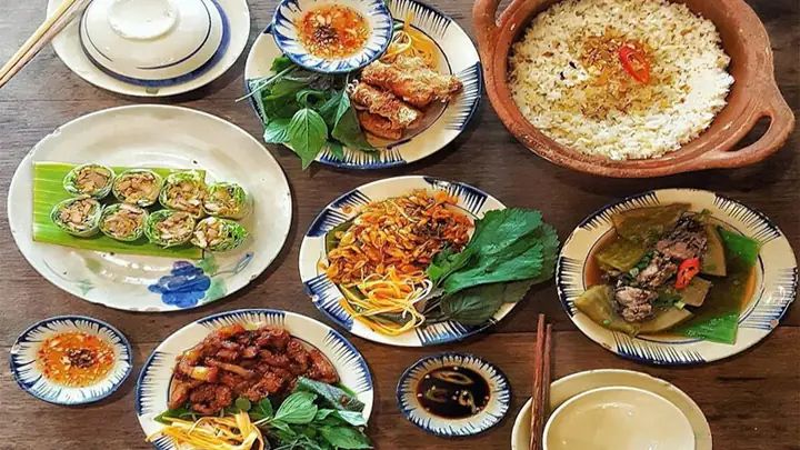 Gợi Ý Các Quán Ăn Trưa Ngon Quận 10 Cho Dân Văn Phòng Và Gia Đình