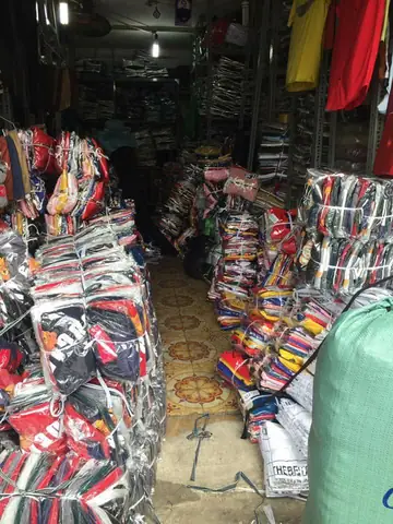 Lấy Quần Áo Giá Sỉ Tại Chợ Tân Bình: 4 Kinh Nghiệm Đạt Giá Rẻ & An Toàn