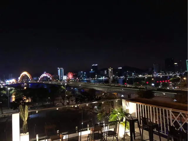 Khám Phá Quán Cà Phê View Cầu Rồng Phun Lửa Tại Đà Nẵng Cho Buổi Tối Chill