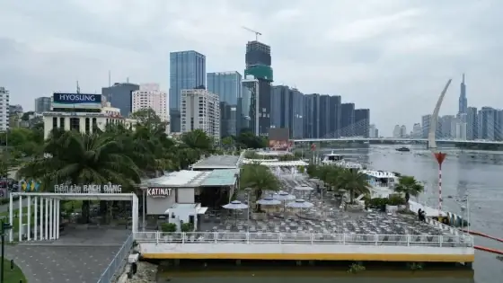 Tổng Hợp Các Quán Cà Phê Ở Bến Bạch Đằng View Sông Và Công Viên Cho Giới Trẻ Sài Gòn