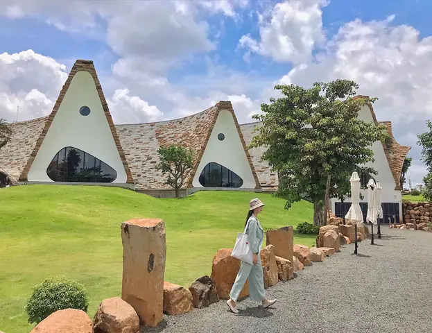 Khám Phá Top Quán Cafe Ngon Nhất Buôn Ma Thuột: Địa Điểm Thưởng Thức Cà Phê Đậm Vị Tây Nguyên