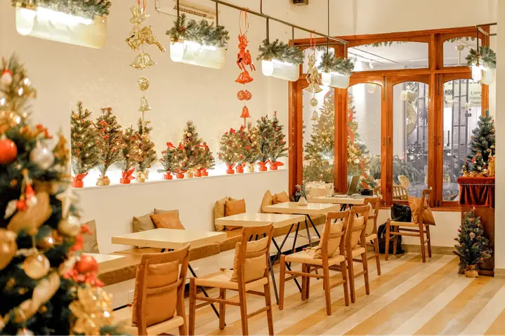 Check-in Các Quán Cafe Trang Trí Noel Đẹp Ở Sài Gòn Để Sống Ảo Lung Linh