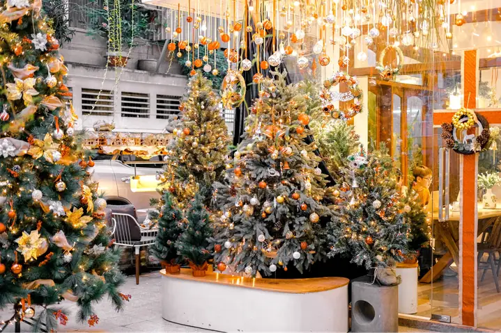 Check-in Các Quán Cafe Trang Trí Noel Đẹp Ở Sài Gòn Để Sống Ảo Lung Linh