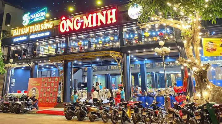 Gợi Ý Những Quán Hải Sản Ngon Ở Quy Nhơn Cho Khách Du Lịch Bình Dân Và View Biển