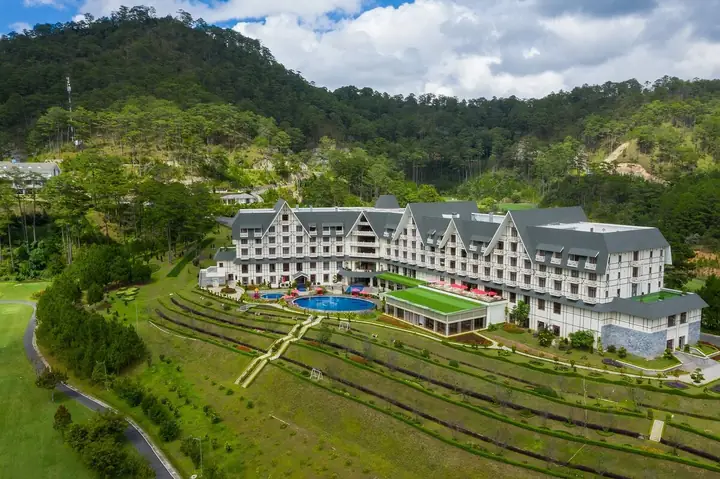 Review Chi Tiết Sam Tuyền Lâm Resort Đà Lạt: Giá Phòng, Tiện Nghi, Đánh Giá Thực Tế