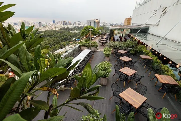 Đánh Giá Shri Restaurant & Lounge: Nhà Hàng Rooftop Sang Trọng, Menu Fusion & Cách Đặt Bàn Tại Quận 3 Đánh Giá Shri Restaurant & Lounge: Nhà Hàng Rooftop Sang Trọng, Menu Fusion & Cách Đặt Bàn Tại Quận 3
