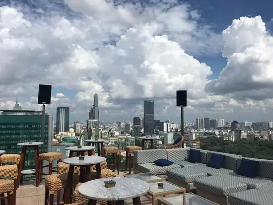 Đánh Giá Shri Restaurant & Lounge: Nhà Hàng Rooftop Sang Trọng, Menu Fusion & Cách Đặt Bàn Tại Quận 3 Đánh Giá Shri Restaurant & Lounge: Nhà Hàng Rooftop Sang Trọng, Menu Fusion & Cách Đặt Bàn Tại Quận 3