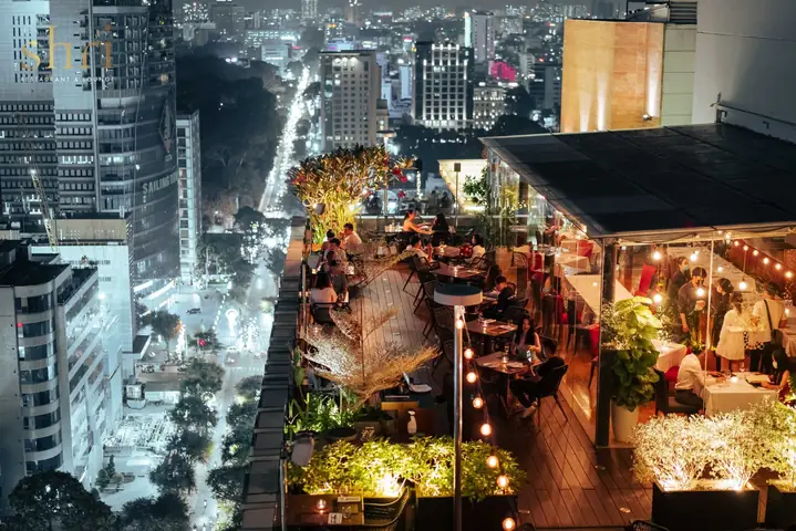 Đánh Giá Shri Restaurant & Lounge: Nhà Hàng Rooftop Sang Trọng, Menu Fusion & Cách Đặt Bàn Tại Quận 3 Đánh Giá Shri Restaurant & Lounge: Nhà Hàng Rooftop Sang Trọng, Menu Fusion & Cách Đặt Bàn Tại Quận 3