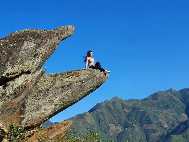 Xác Định Vị Trí Sống Lưng Tà Xùa Ở Đâu Và Hướng Dẫn Di Chuyển Cho Người Lần Đầu Đi Săn Mây
