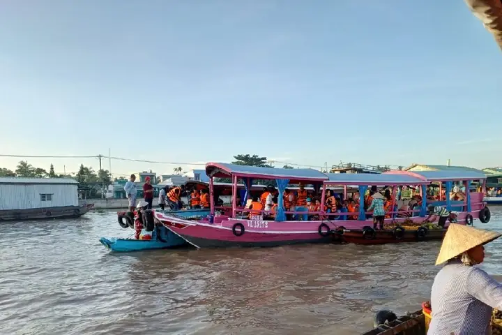 Thuê Tàu Tham Quan Chợ Nổi Cái Răng: Cập Nhật Bảng Giá Và Hướng Dẫn Đặt Vé Cho Du Khách