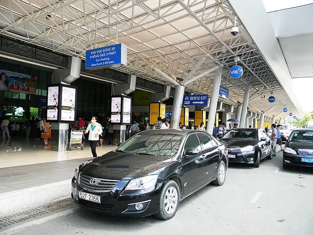 Hướng Dẫn Đặt Taxi Từ Sân Bay Nội Bài Về Hà Nội: Giá Cước Và Dịch Vụ Đưa Đón