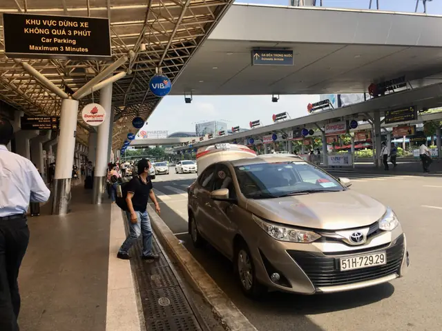 Hướng Dẫn Đặt Taxi Từ Sân Bay Nội Bài Về Hà Nội: Giá Cước Và Dịch Vụ Đưa Đón