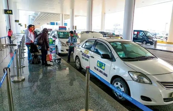 Hướng Dẫn Đặt Taxi Từ Sân Bay Nội Bài Về Hà Nội: Giá Cước Và Dịch Vụ Đưa Đón