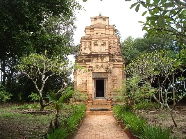 Khám Phá Tháp Cổ Bình Thạnh Tây Ninh: Di Tích Văn Hóa Óc Eo Cho Người Yêu Du Lịch Tâm Linh