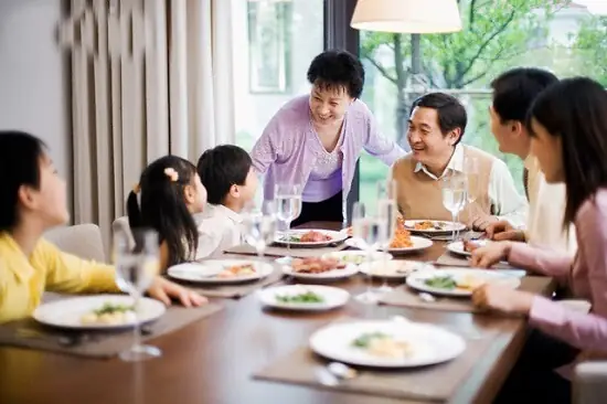Khám Phá Thói Quen Ẩm Thực Của Người Việt Qua Lăng Kính Văn Hóa Ăn Uống