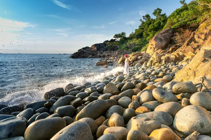 Thuyết Minh Về Bãi Tắm Hoàng Hậu: Vẻ Đẹp Và Đặc Điểm Của Bãi Trứng Tại Quy Nhơn