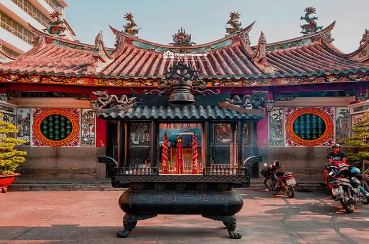 Thuyết Minh Về Chùa Ông Cần Thơ: Lịch Sử Hình Thành Và Kiến Trúc Độc Đáo Của Quảng Triệu Hội Quán
