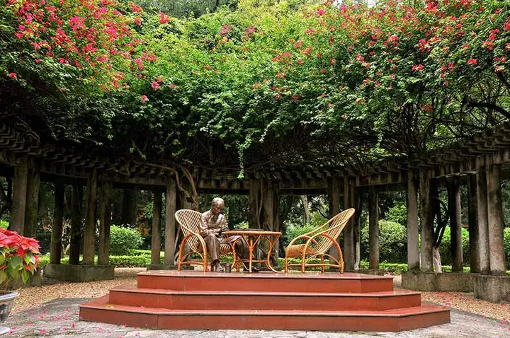 Thuyết Minh Về Khu Di Tích Chủ Tịch Hồ Chí Minh Tại Phủ Chủ Tịch Dành Cho Học Sinh, Sinh Viên Và Du Khách