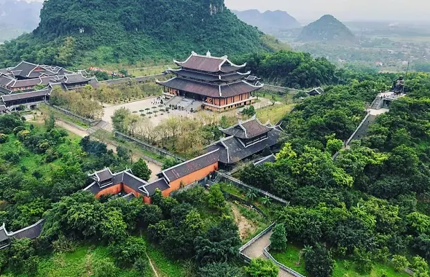 Lịch Trình Chi Tiết Tour Bái Đính – Tràng An 1 Ngày: Thời Gian, Điểm Tham Quan, Giá Và Mẹo Chuẩn Bị Lịch Trình Chi Tiết Tour Bái Đính – Tràng An 1 Ngày: Thời Gian, Điểm Tham Quan, Giá Và Mẹo Chuẩn Bị
