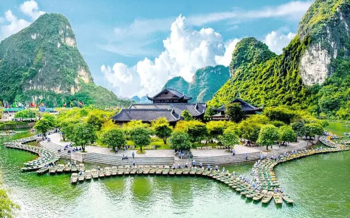 Lịch Trình Chi Tiết Tour Bái Đính – Tràng An 1 Ngày: Thời Gian, Điểm Tham Quan, Giá Và Mẹo Chuẩn Bị