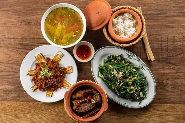 Gợi Ý Thực Đơn Trưa Nay Ăn Gì Ở Đà Nẵng Cho Thực Khách Đang Tìm Quán Ngon