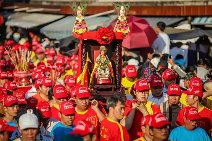 Văn Khấn Chùa Bà Bình Dương Chuẩn Nhất: Bài Cúng Thiên Hậu Thánh Mẫu Cầu Tài Lộc, Bình An