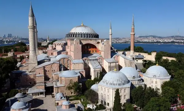 Tìm Hiểu Vương Cung Thánh Đường Hagia Sophia: Biểu Tượng Kiến Trúc Hai Tôn Giáo Hơn 1.500 Năm Tại Thổ Nhĩ Kỳ