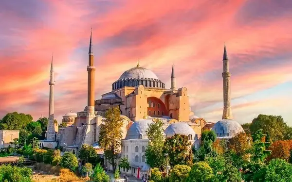 Tìm Hiểu Vương Cung Thánh Đường Hagia Sophia: Biểu Tượng Kiến Trúc Hai Tôn Giáo Hơn 1.500 Năm Tại Thổ Nhĩ Kỳ