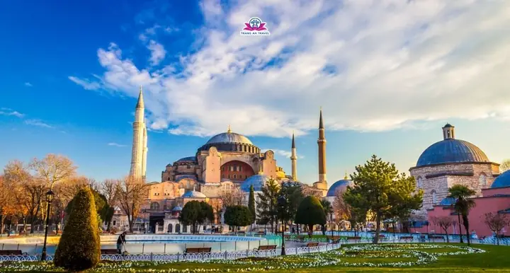 Tìm Hiểu Vương Cung Thánh Đường Hagia Sophia: Biểu Tượng Kiến Trúc Hai Tôn Giáo Hơn 1.500 Năm Tại Thổ Nhĩ Kỳ