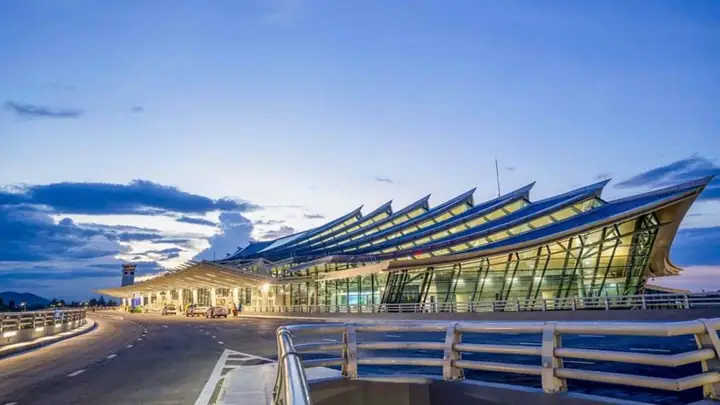Xe Đưa Đón Sân Bay Phú Bài – Giá, Loại Xe, Cách Đặt & Lời Khuyên Cho Du Khách Tới Huế