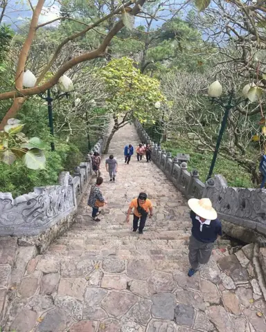 Yên Tử Bao Nhiêu Bậc Thang: Câu Trả Lời Chi Tiết Và Kinh Nghiệm Leo Cho Người Mới